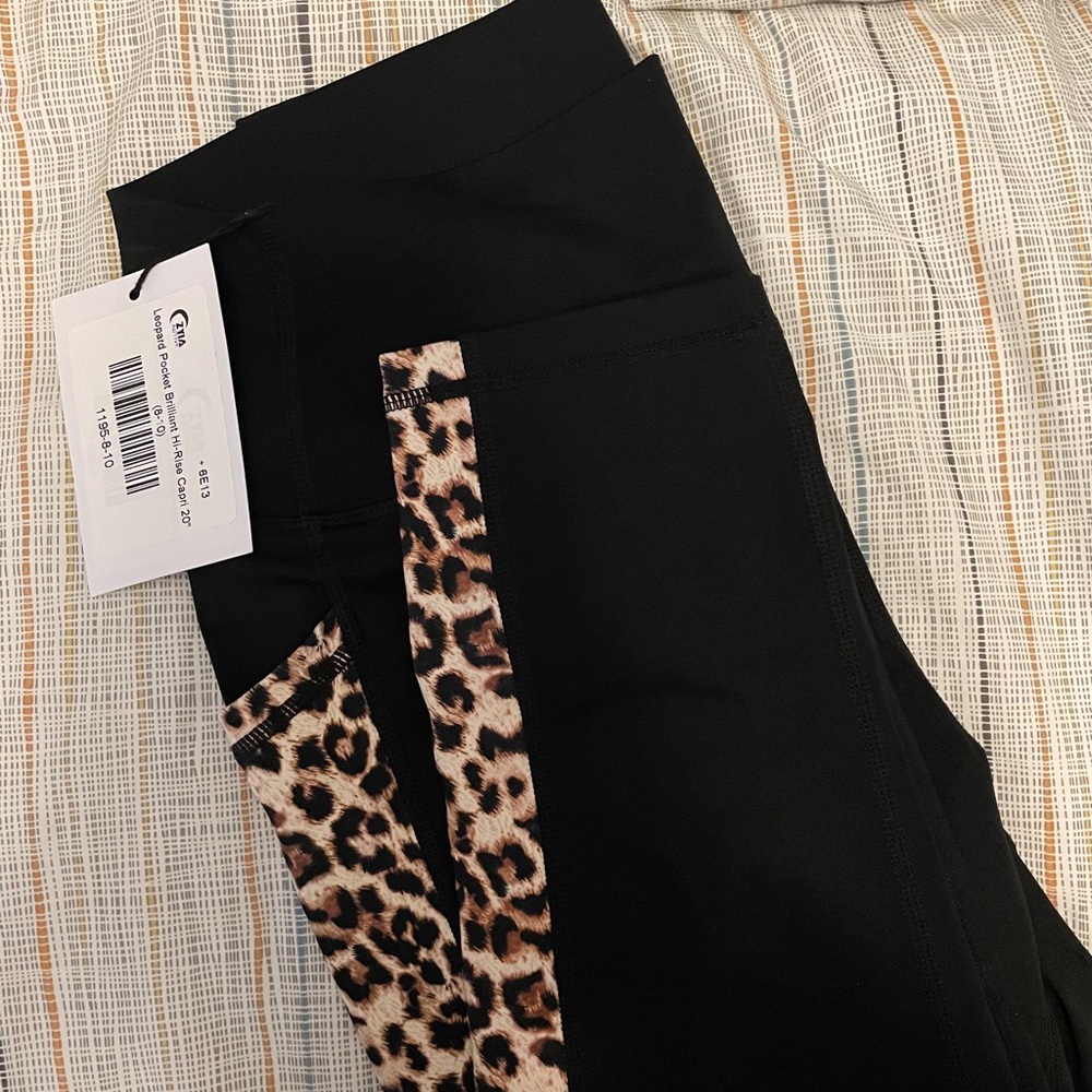 NEW Zyia Leopard Pocket Brilliant Hi-Rise Capri